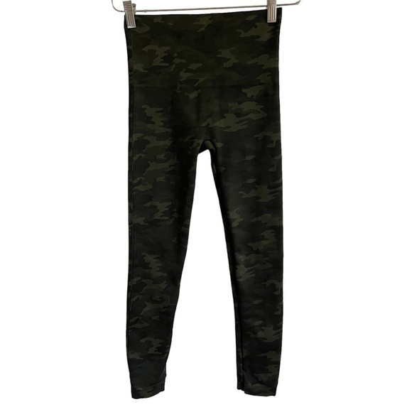 Spanx Cropped Seamless Camo Leggings, Size M - Picture 1 of 5